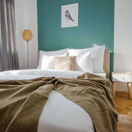 Stylized And Modern Apartment In بوخارست المظهر الخارجي الصورة