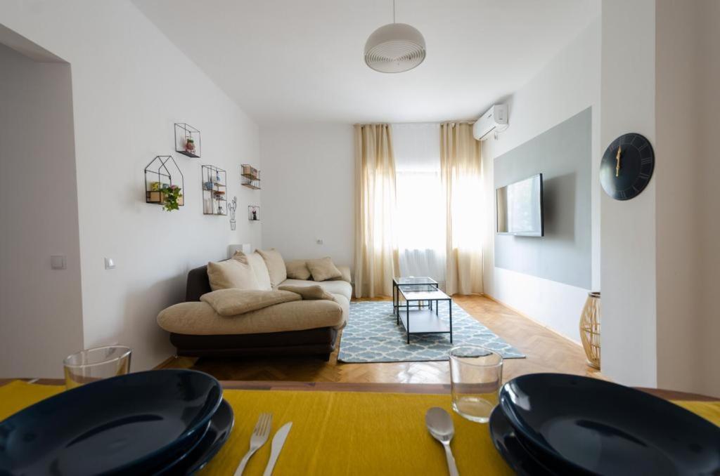 Stylized And Modern Apartment In بوخارست المظهر الخارجي الصورة